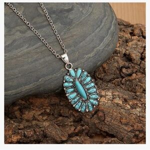 Turquoise Natural Stonr Boho Chic Pendant Necklace NWT